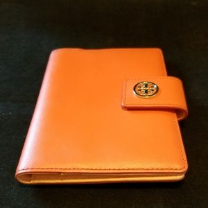 Tory Burch Emerson passport wallet